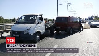 У Харкові мікроавтобус влетів у бригаду ремонтників на мосту