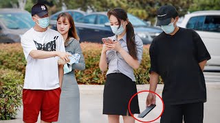 When Man Takes Photos up Girl's Skirt | Social Experiment 看到变态男正偷拍女生裙底，路人愤怒上前一把将他推开