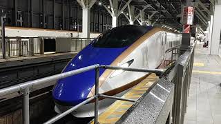 2021年8月13日北陸新幹線富山(駅)12番のりばはくたか号(長野·)東京行き(576E)停車中→発車 W7系W4編成運行((回送列車)回送576E→)576Eはくたか576号