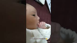 生後3ヶ月の赤ちゃん👶チュパチュパ指しゃぶり💕