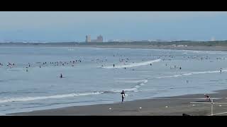 ２０２３年８月２８日（月）江ノ島～鵠沼海岸～富士山：曇ってます。風は強めで波はすね～膝くらい。