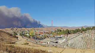 Hughes fire from behind Magic Mountain in Valencia. 3:00PM 1-22-2025 Drake Cervantes reporting.