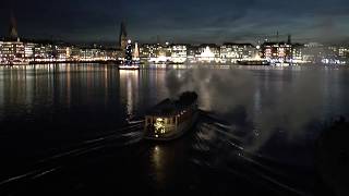 DIE ALSTERTANNE DAS DAMPFSCHIFF ST. GEORG AUF DER BINNENALSTER IN HAMBURG AM 8. DEZEMBER 2015