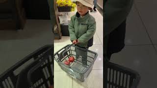 お買い物する2歳半 #2yearsold #baby #2歳 #遊び #cute #shopping ＃買い物#boy #japanese #2歳半