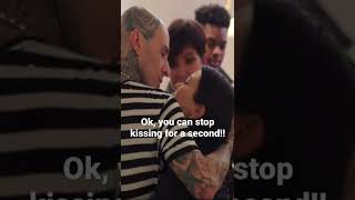 Kourtney Kardashian and Travis Barker kissing in front of Kriss Jenner 😂