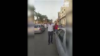 مشهد طريف لمترشح في الانتخابات الجزائرية  يرقص في الشارع، احتفالا بفوزه