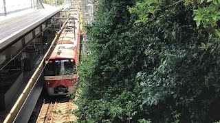 京急線金沢八景駅上り4番線に、上り8両編成29Dエアポート急行羽田空港行き1000形040〜033編成が到着！ドレミファインバータ音をたてて金沢文庫駅へと発車♪