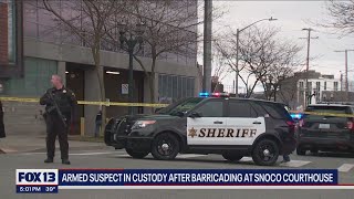 Armed suspect in custody after barricading inside Snohomish County Courthouse | FOX 13 Seattle