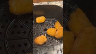 How To Cook Frozen Chicken Nuggets In An Air Fryer 🍗 😀 🍹👍 #airfried #airfryerrecipes #airfryer