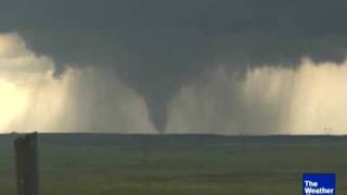 VORTEX2: Tornado caught live!