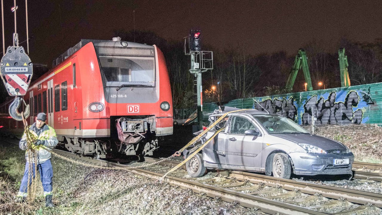 15.01.2023 - Regionalzug Kollidiert Mit Liegengebliebenem PKW - Niemand ...