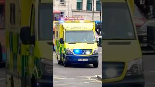 Two tons siren 🇬🇧 London ambulance responding