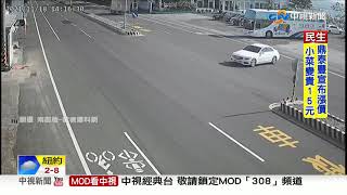 重機撞進車後座! 騎士吊掛慘死 遭爆疑飆速│中視新聞 20211119