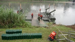 陸軍變形金剛M3 Amphibious Bridging car浮門橋車180度旋轉搜救復航迫降基隆河，新北市消防救災