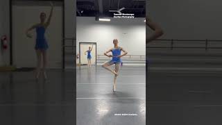 EFFORTLESS PIROUETTES 😳✨ #ballet #ballerina #balletclass #pirouette