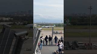 桃園機場第二航廈南側觀景台Taoyuan Airport Terminal 2 south observation deck 降落桃園機場長榮航空彩繪機