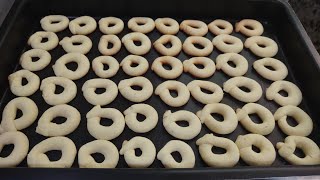 Biscoitinhos de Maizena com farinha de trigo.