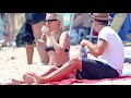 Lady Gaga disfruta de la playa junto a su novio