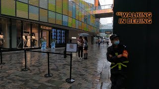 Walk in Sanlitun in the rain Beijing China【4K】漫步在北京