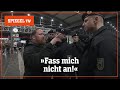 Waffenkontrollen an Berliner Bahnhöfen | SPIEGEL TV