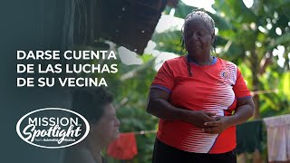 Darse cuenta de las luchas de su vecina