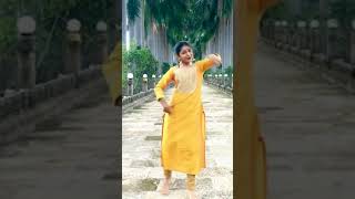 Mansi Vs Abhigyaa jain Dance #shots#dance#dancebattle#abhigyaajaindance #mansion #mansi#manishaviral