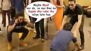 Ranveer Singh Apologises & Touch Akshay Kumar  Feet For Coming Late At Sooryavanshi Trailer Launch