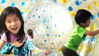 おおきなボールにはいってゴロゴロころがったよ♪ ゾーブボール Zorb Ballz