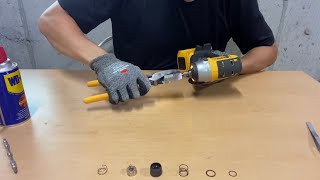 임팩드라이버에 비트가 끼었을 때 HOW TO REMOVE A STUCK BIT IN IMPACT DRIVER (ft.DEWALT DCF885)