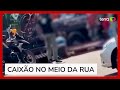 Caixão cai de carro funerário e atrapalha trânsito em cidade no RS