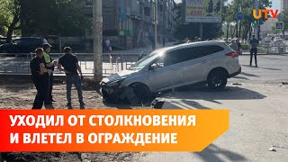 В Уфе водитель, уходя от столкновения, влетел ограждение