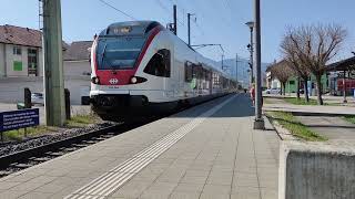 Autorail Stadler RABe 523 en gare de Courtételle