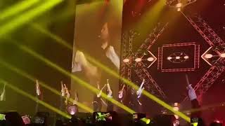 Twice performs Touchdown at TwiceLand Zone 2 Fantasy Park in Jakarta, Indonesia 😍😍