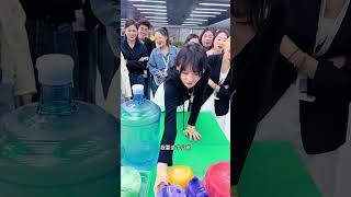 【天真无鞋】砸冰碗，怎麽這生化武器聞著熟悉#挑战 #funny #fun #搞笑 #games #欢乐 #shorts