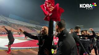 احتفالات لاعبي الأهلي مع الجماهير الحمراء بعد الانتصار في الديربي - لقطة بلس من الملعب