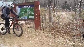 산산산mtb 바위 미션 중 낙차 ㅋㅋㅋㅋ