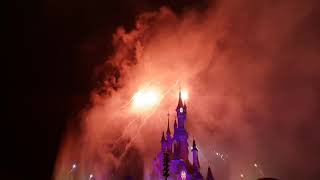 Le feu d'artifice 2019 du Nouvel An à Disneyland Paris