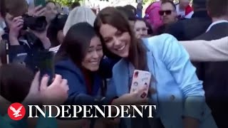 Security guard intervenes when fan appears to grab Kate's hair