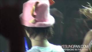 100410 [HD] Yesung in weird pink hat saying I Love You @ Super Show II Manila