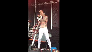 Machine Gun Kelly - Numb cover of Linkin Park in Honor of Chester Bennington