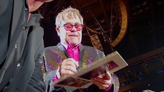 Elton John - Bridgeport, CT - Nov 8, 2013 - Signing Autographs