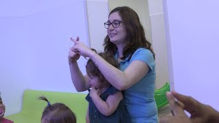 people&baby - Le langage des signes dans les crèches