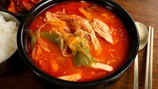 Spicy chicken & vegetable soup (Dakgaejang: 닭개장)