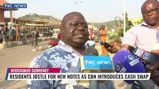 Ekiti  Residents Jostle For New Notes As CBN Introduces Cash Swap