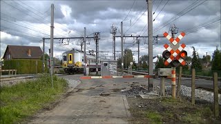 Spoorwegovergang Mechelen (B) // Railroad crossing // Passage à niveau