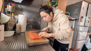 実家で過ごす静かな休日。朝からコストコサーモンを仕込む。