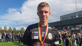 Gustav Engberg lagkapten i AFK Linköping efter finalsegern mot Lindö FF med 2-0 i P16-finalen.