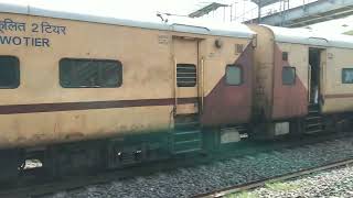 12906 / SHALIMAR PORBANDAR SF EXPRESS IN ACCELERATION MODE