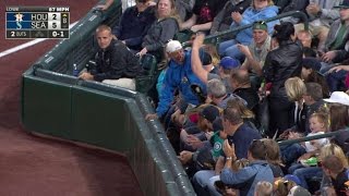 HOU@SEA: Fan makes nice grab on ball down the line