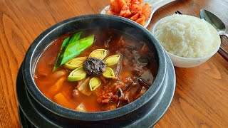 THIS IS A VERY GOOD AND DELICIOUS SOUP! Real Korean food! 육개장